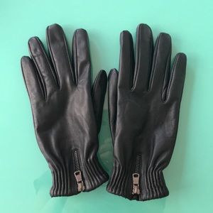 Black 100% leather gloves